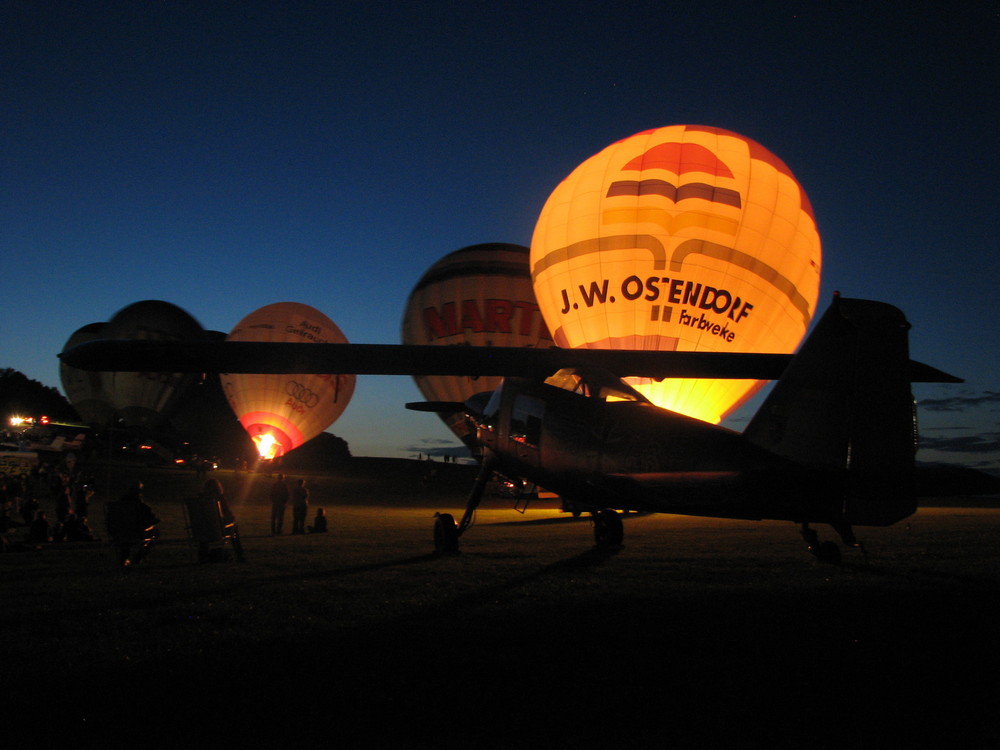 Do27 beim Ballonglühen, Flugplatzfest Ithwiesen 2009