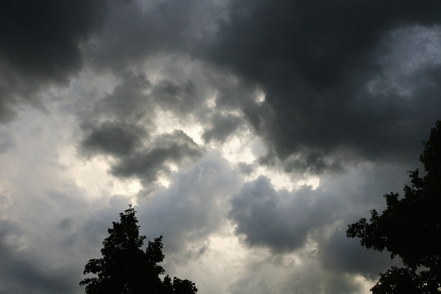 Doch jetzt ist mein Blick hinauf zum Himmel sorgenvoll...