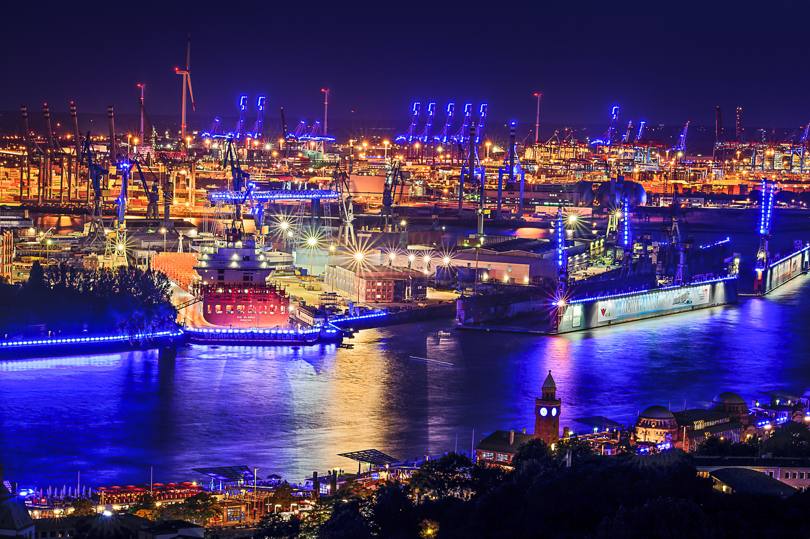 Dock 17 (Landungsbrücken) - Blue Port 2014 Hamburg (Exposure Blending)