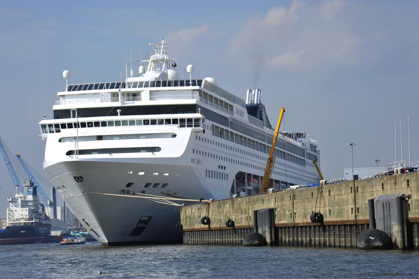 Dock 3 Hamburger Hafen Foto & Bild | schiffe und seewege, motorschiffe ...