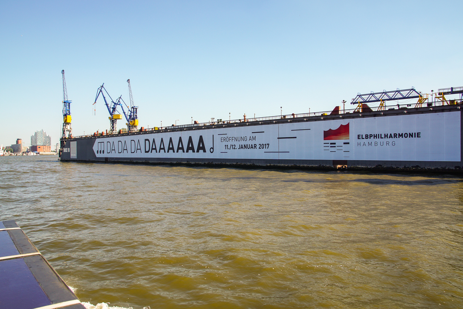 Dock Elbe 10 mit hinweiß auf Ole´s Fidelbude 