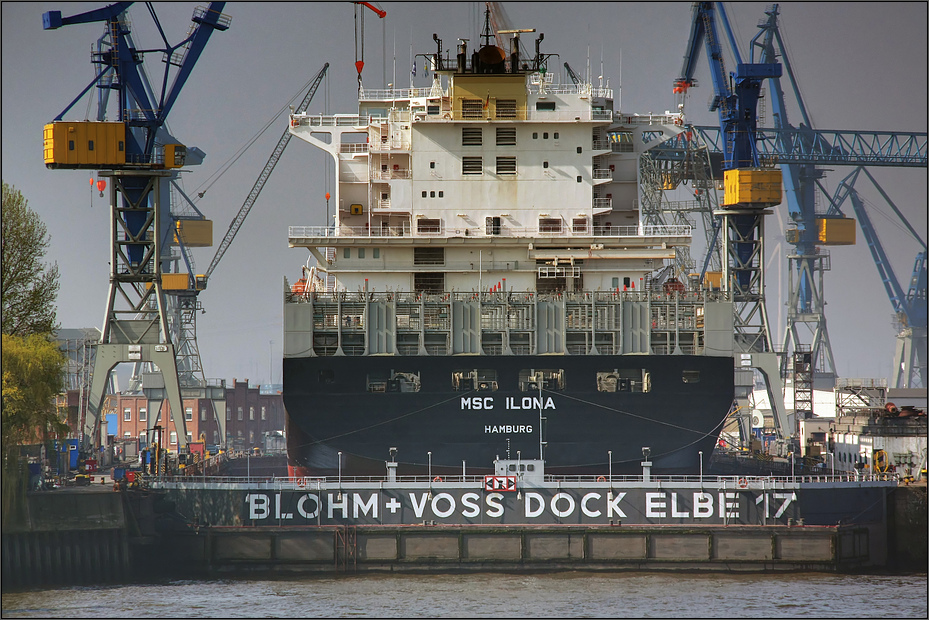 * DOCK ELBE 17 *