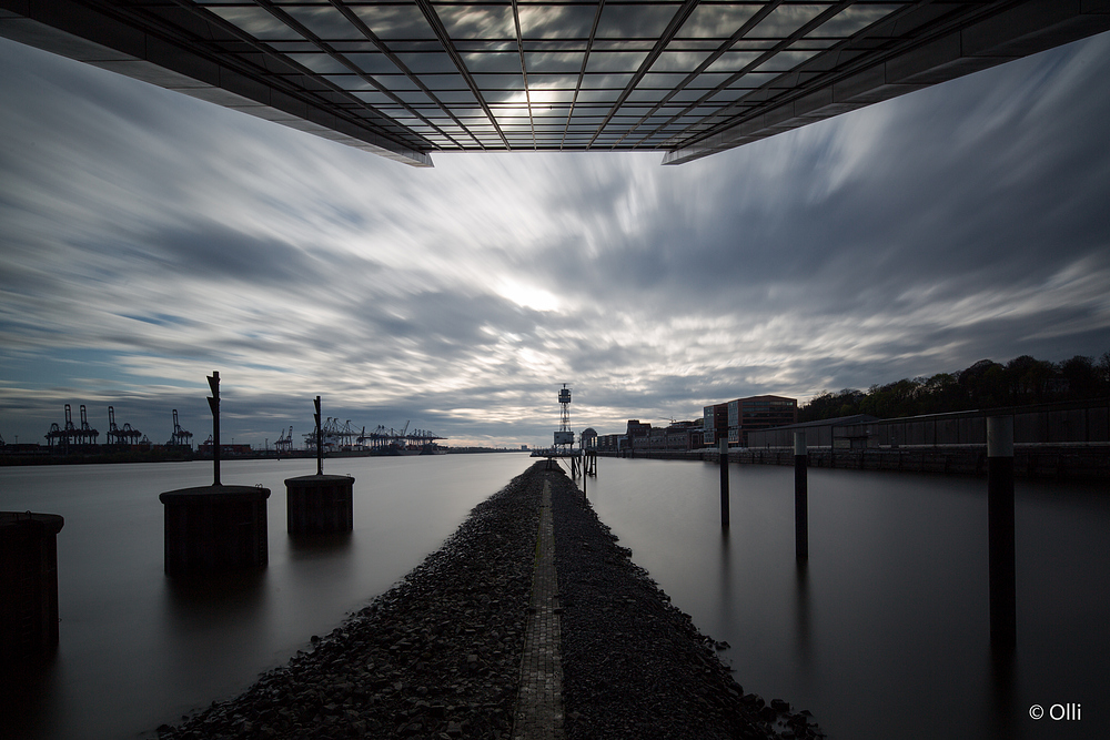 Dockland an der Elbe ....