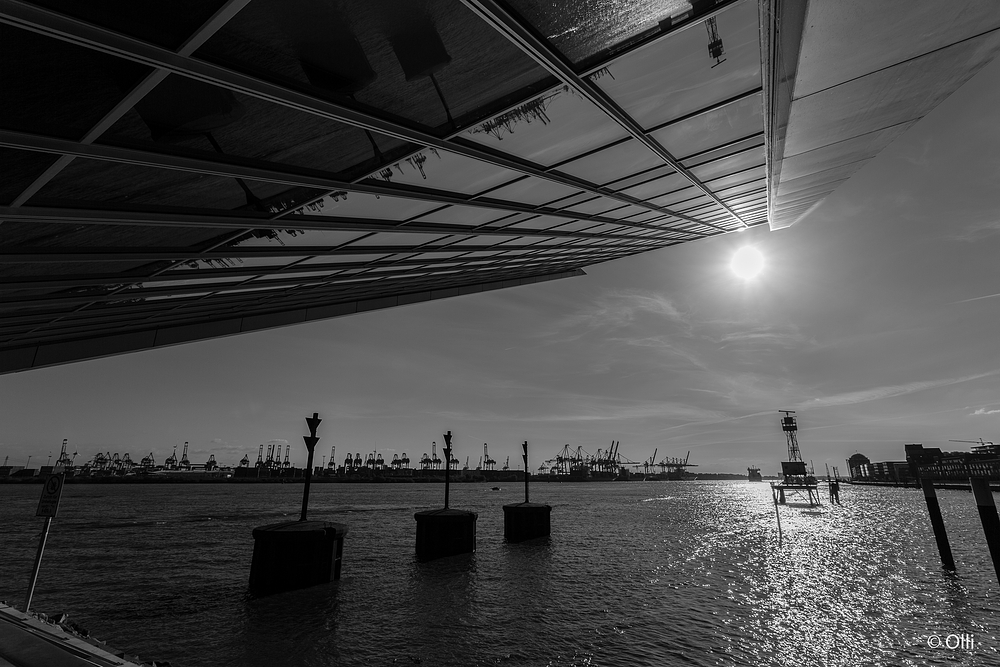 Dockland an der Elbe .....