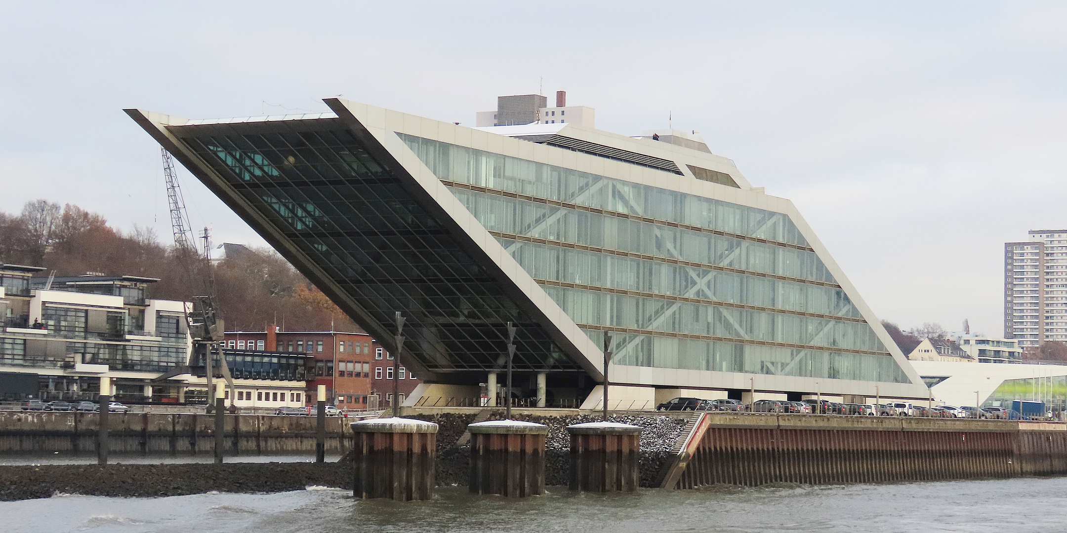 Dockland bei trübem Wetter im Dezember