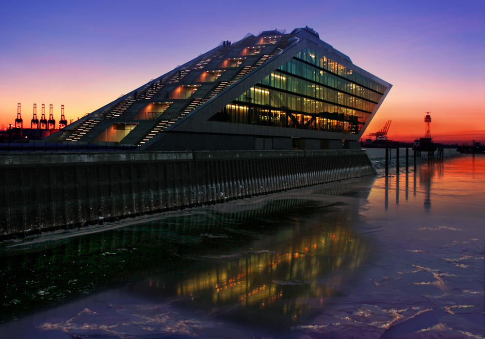 Dockland, Eisschollen und Sonnenuntergang ...