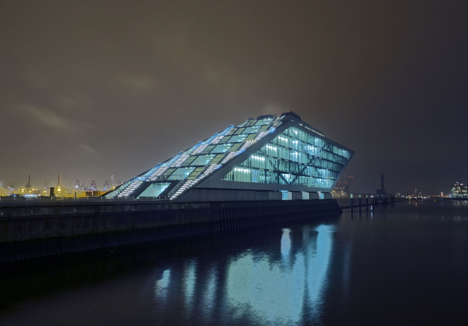 Dockland Hamburg bei Nacht