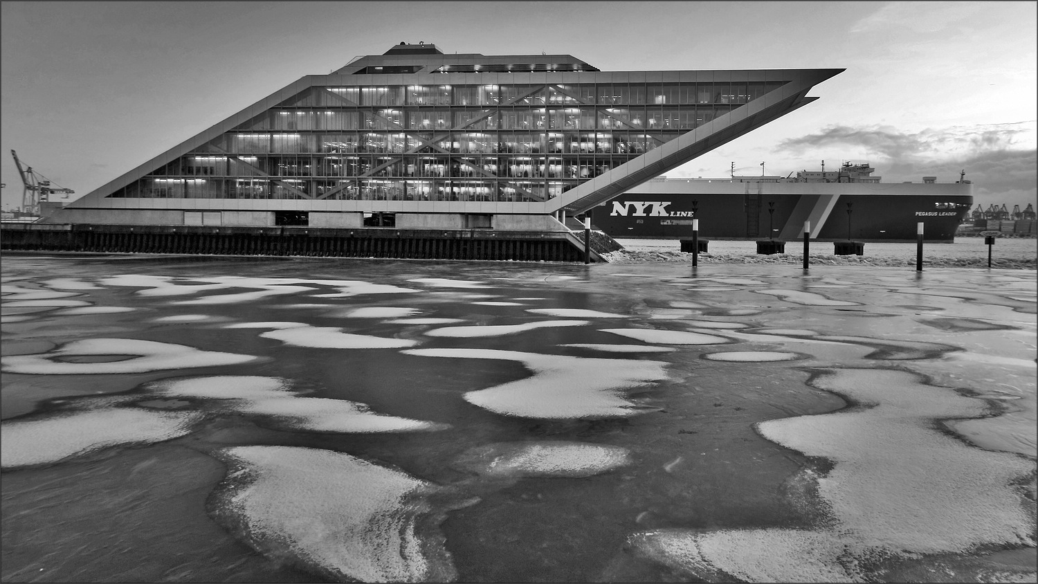 * Dockland Hamburg *