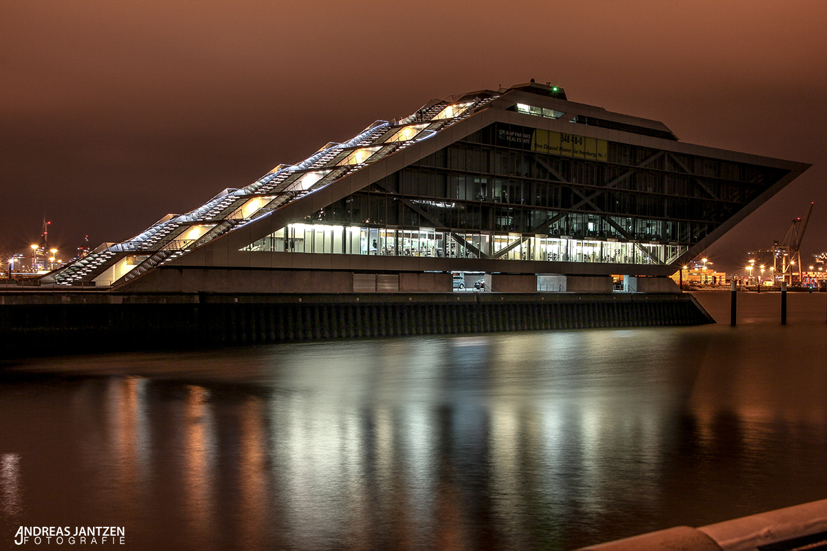 Dockland Hamburg Nachtaufnahme