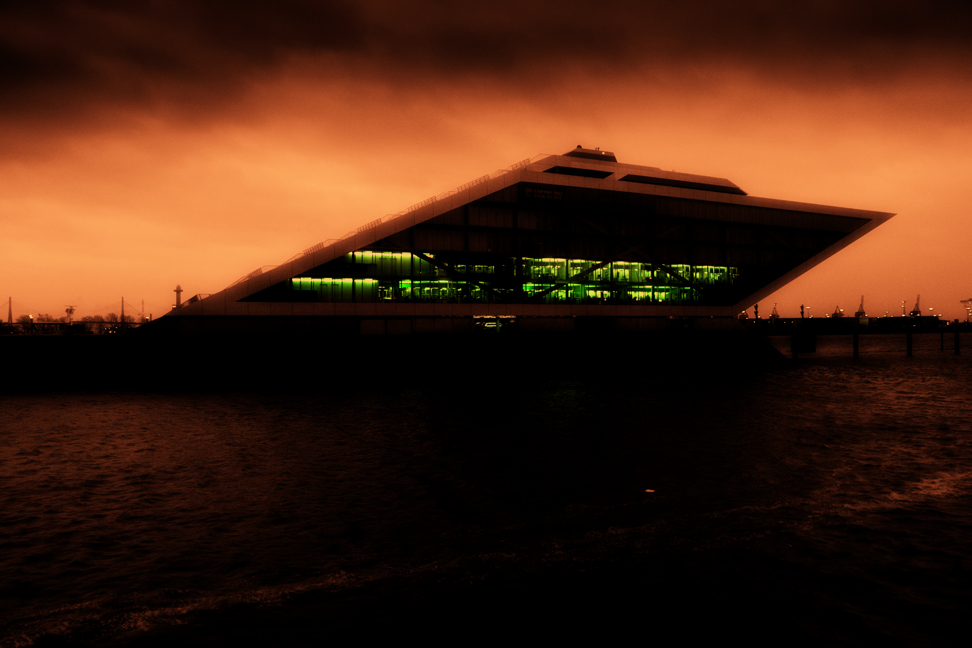 Dockland im Morgenrot