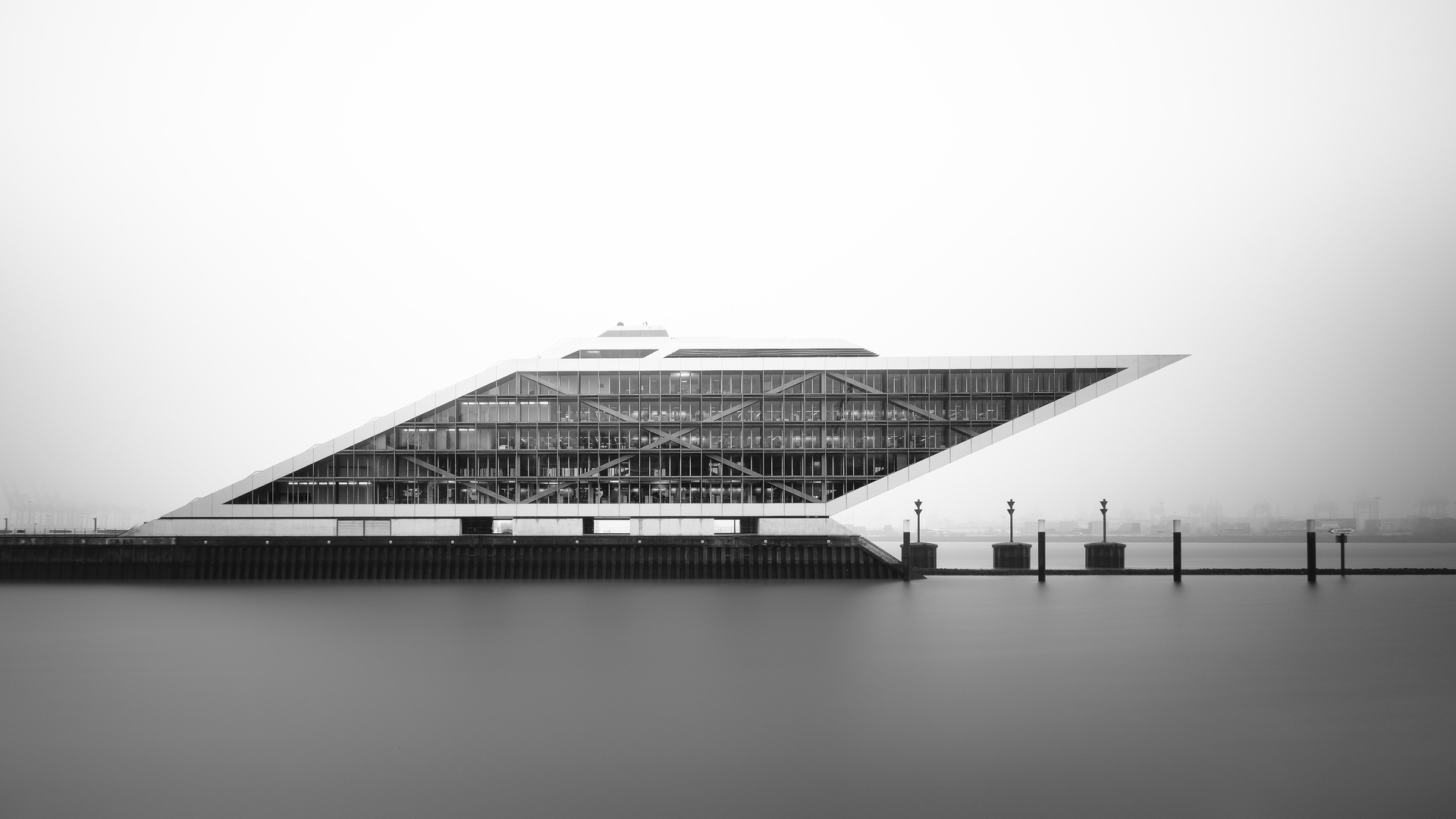 Dockland im Nebel