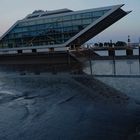 Dockland in der Blauen Stunde