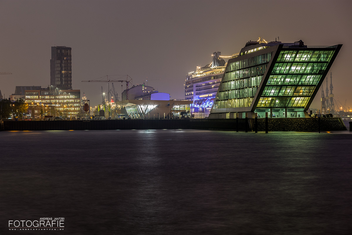 Dockland in Hamburg bei Nacht