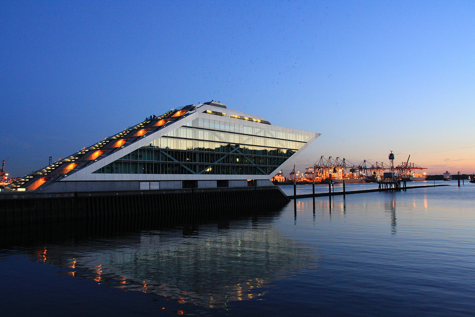 Dockland in Hamburger Hafen am 04.06.2010