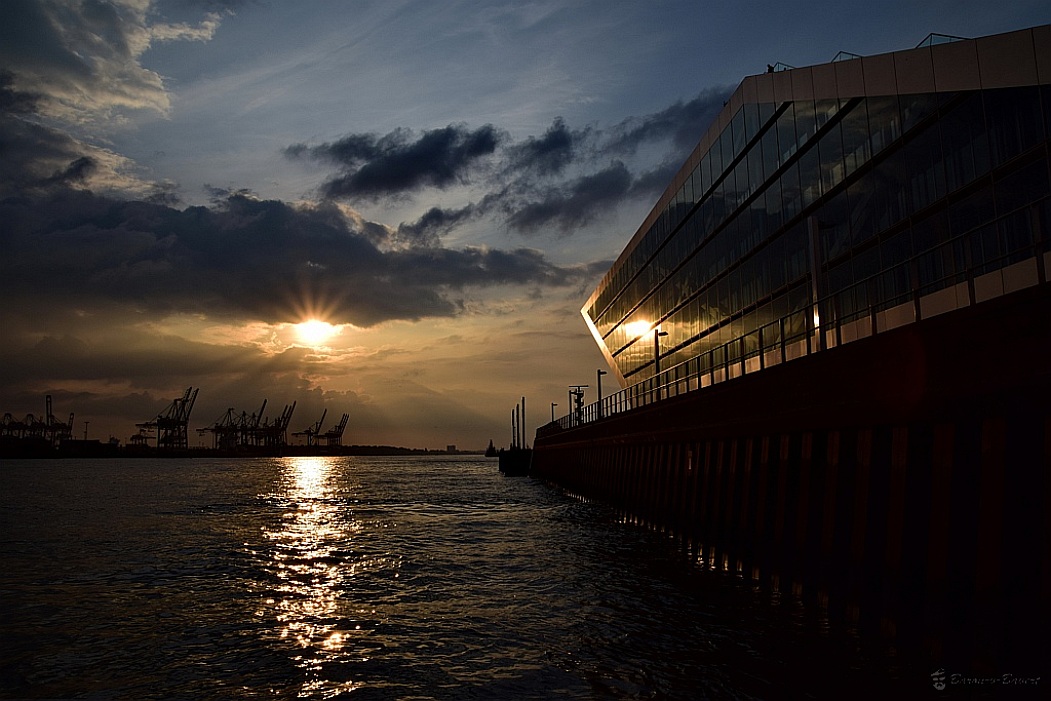 Dockland mit Sonnenuntergang