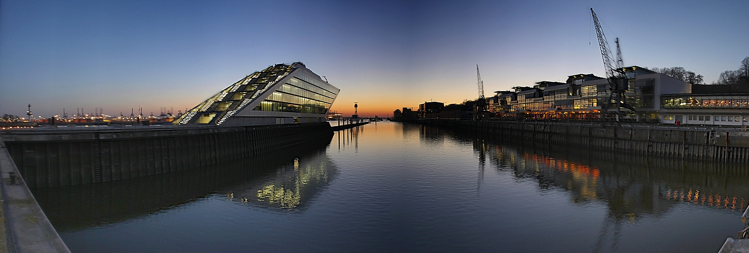 Dockland-Pano @ Blue Hour