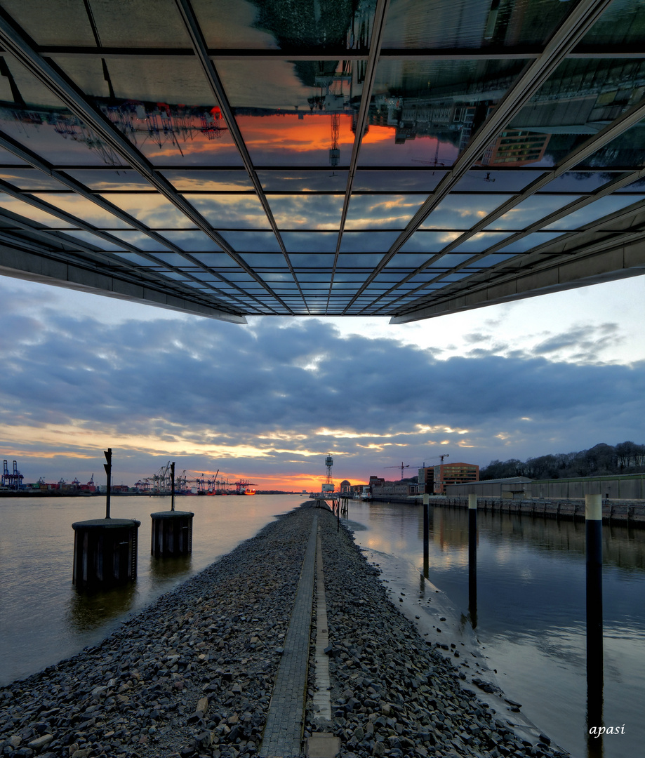 Dockland - The Sun goes down