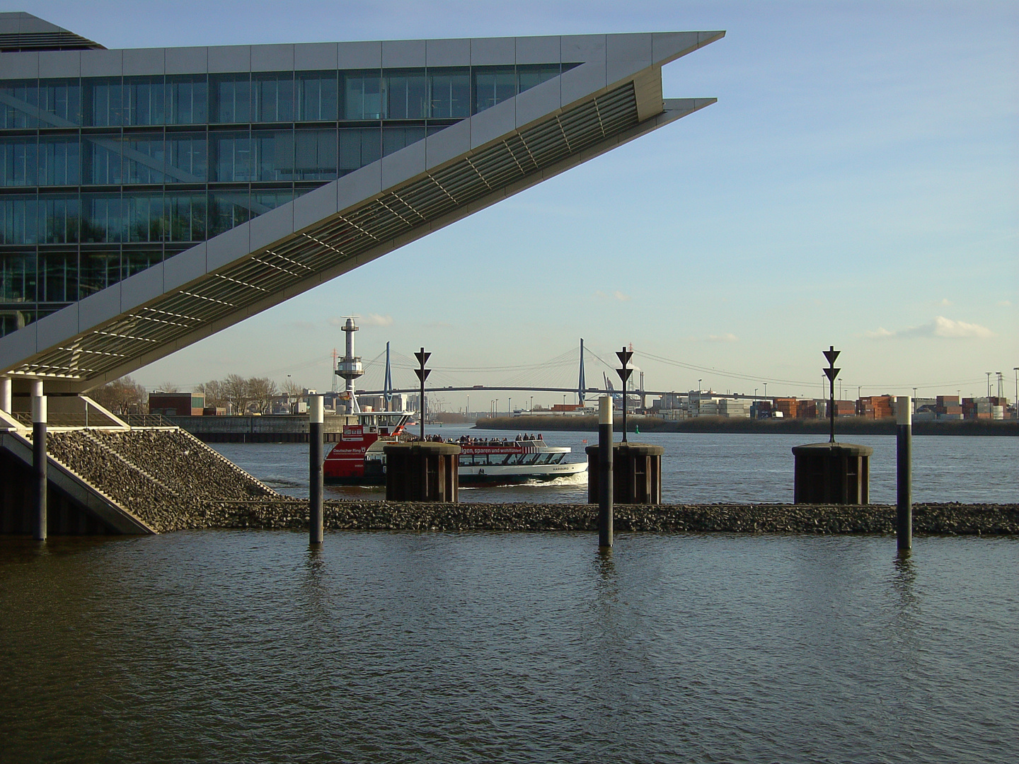 "Dockland" und "Köhlbrandbrücke"