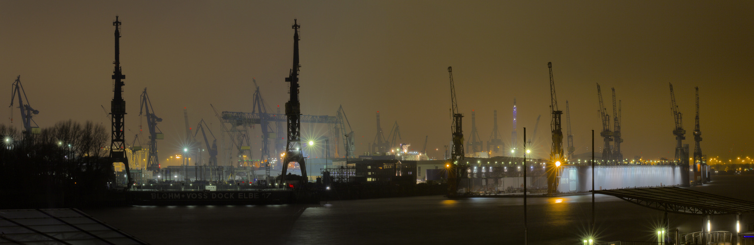 Docklands im Nebel