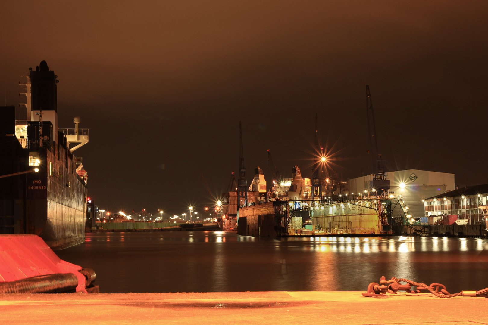 Docks in Bremerhaven bei Nacht