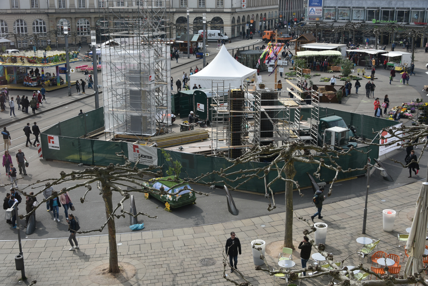 documenta 14 : Ein Obelisk entsteht 