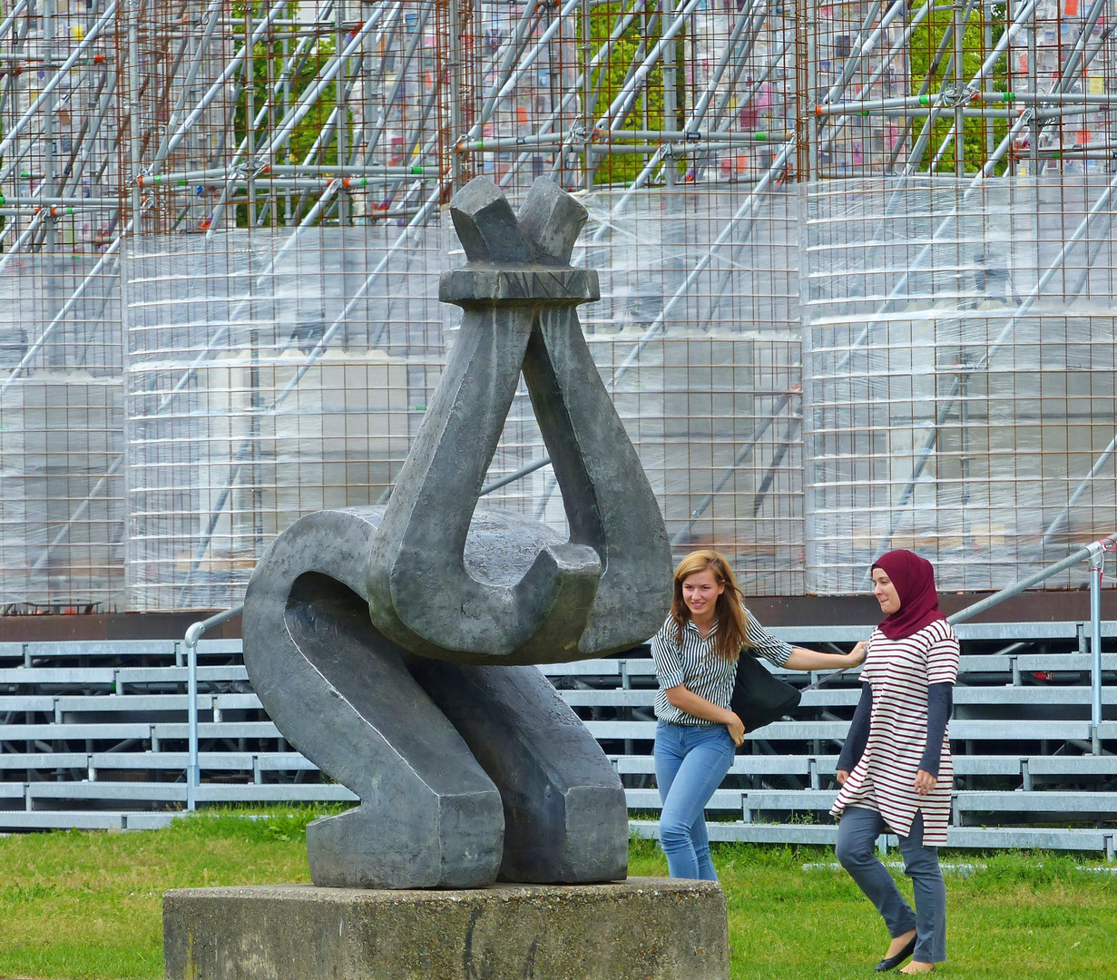 documenta 14 in Kassel (4): gemeinsam... Friedrichsplatz 2017