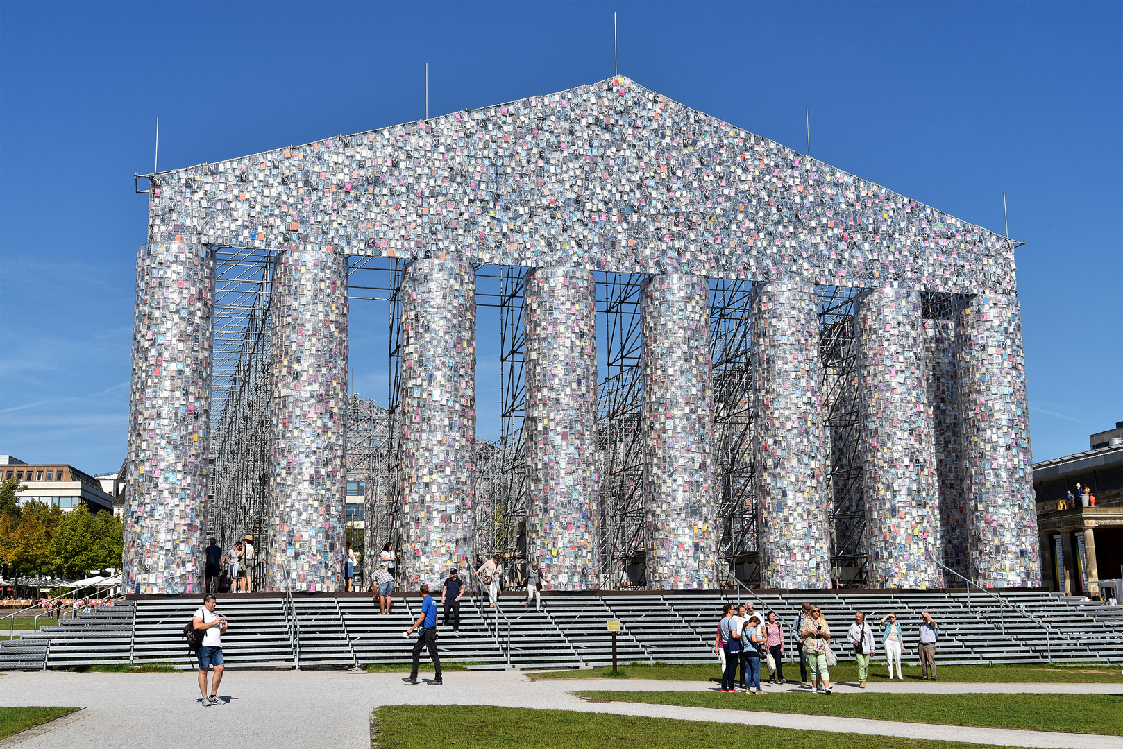 documenta 14 - Marta Minujin, Parthenon der Bücher 01