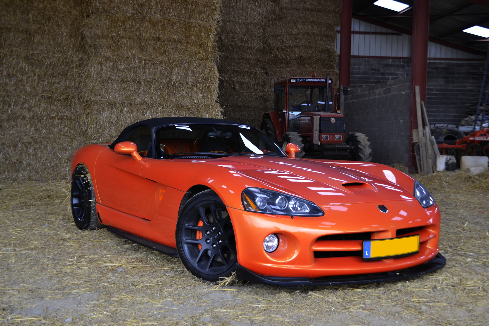 Dodge Viper orange