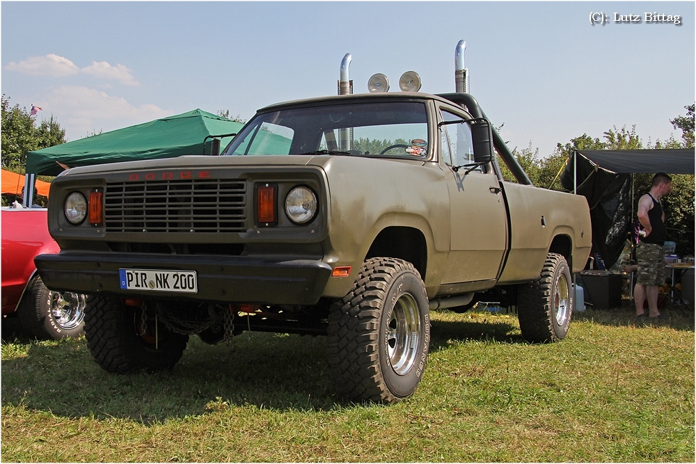 Dodge W200