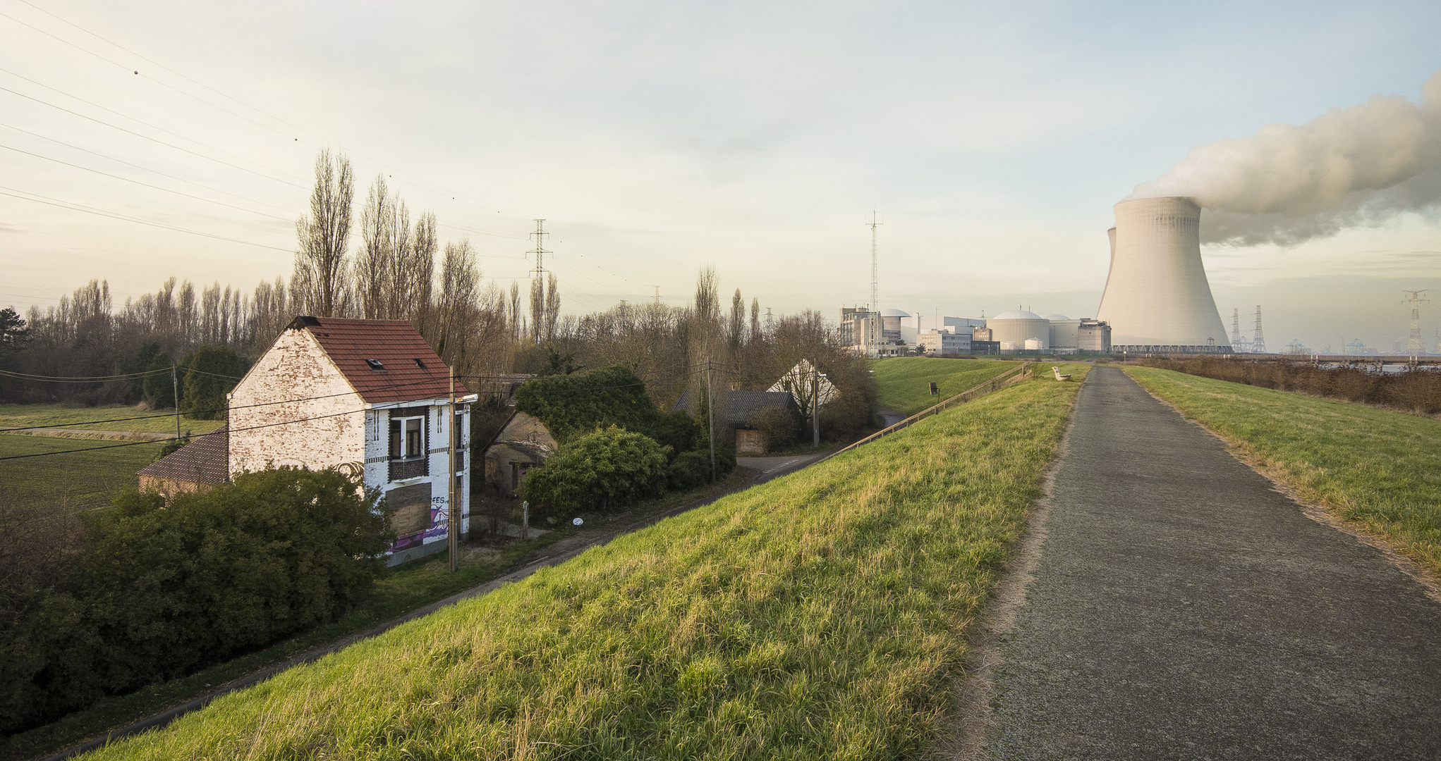 Doel - 133 - Embankment along Schelde River