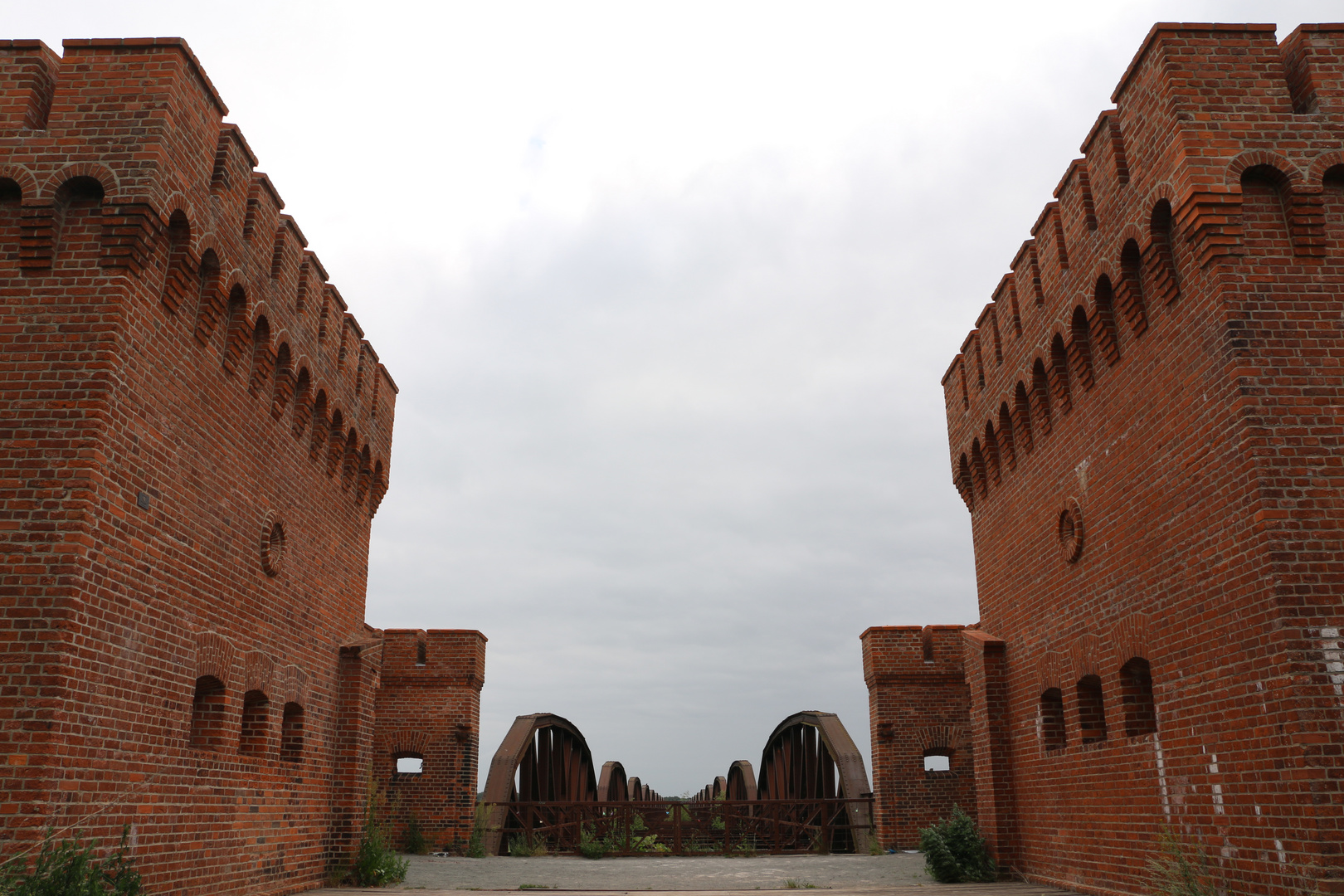 Dömitzer Eisenbahnbrücke - Brückenkopf