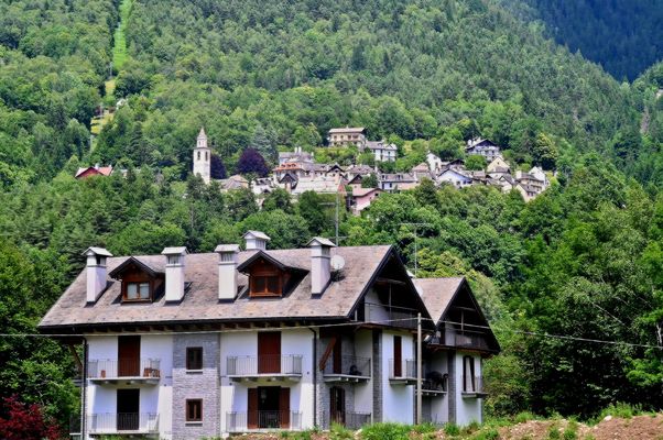 Dörfer an der Strecke der  Centovallibahn