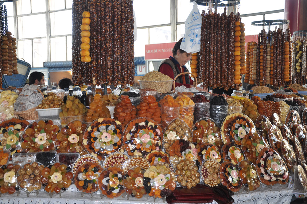 Doerrene Fruechten in Markt in Erivan