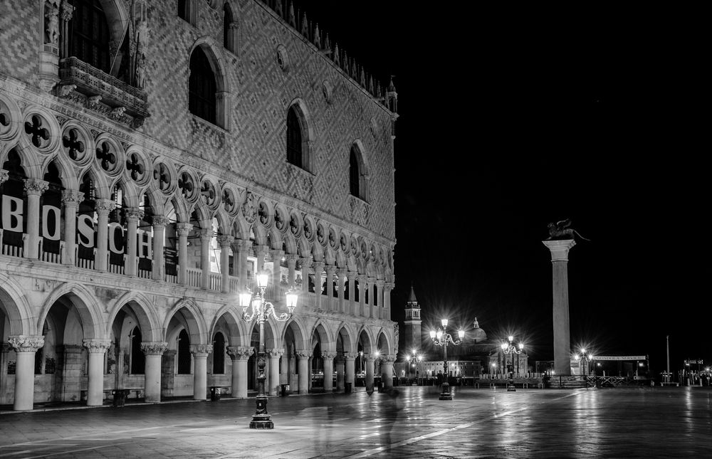 Dogenpalast / Doge's Palace / Palazzo Ducale at night