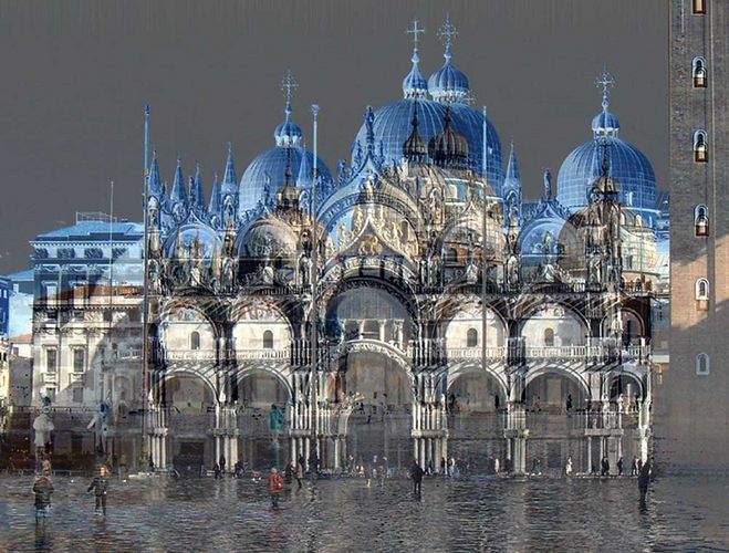 Dogenpalast in Venedig bei Hochwasser