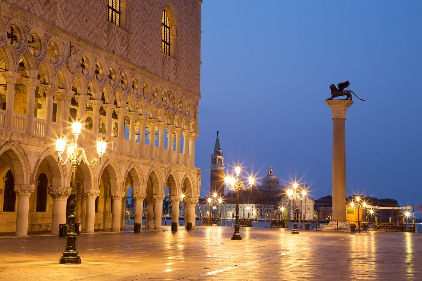 Dogenpalast und Markuslöwe auf der Piazzetta