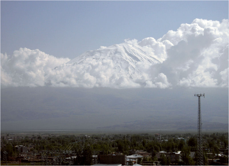 Dogubeyazit mit Ararat