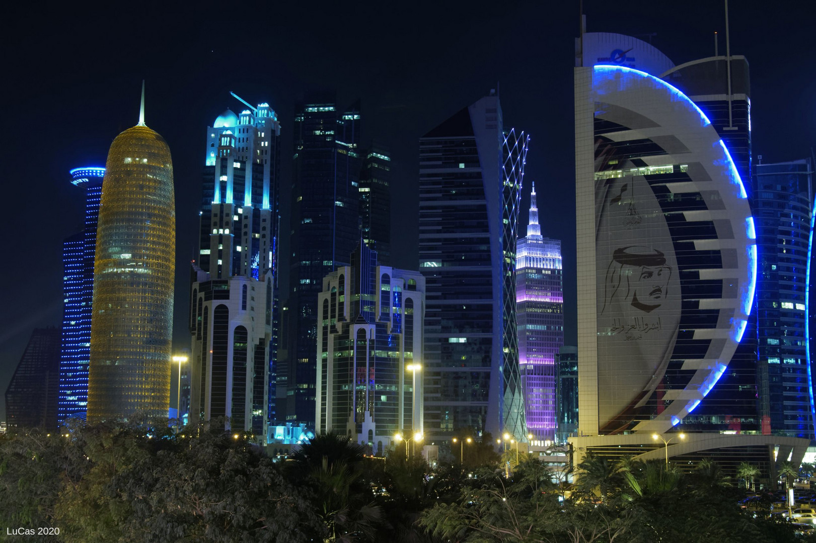 Doha Skyline abends