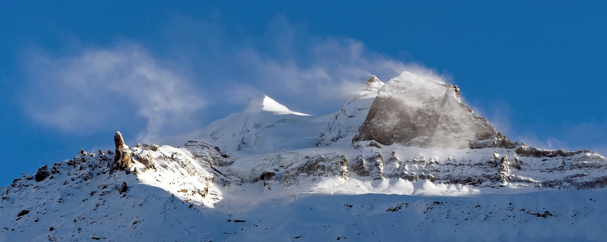 Doldenhorngletscher mit Doldenhorn (3638 m.ü.M) - Le glacier de Doldenhorn au-dessus de Kandersteg.