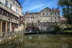 Dole et ses petits restaurants au bord du canal des tanneurs