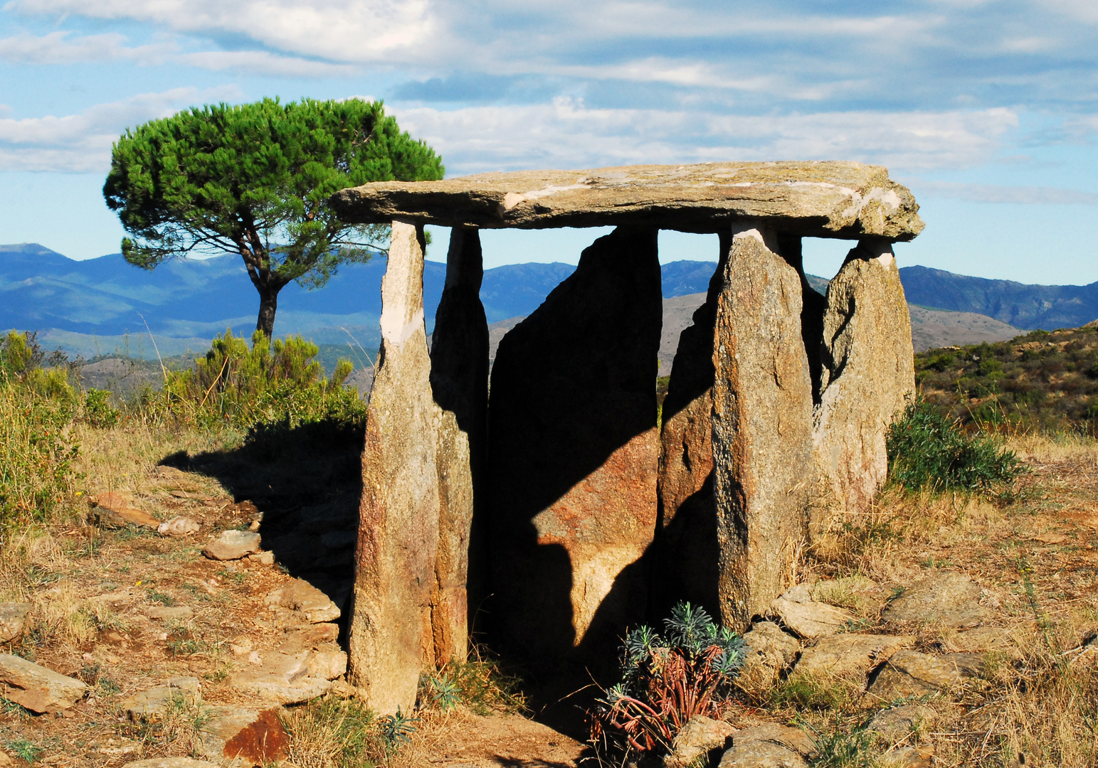 DOLMEN