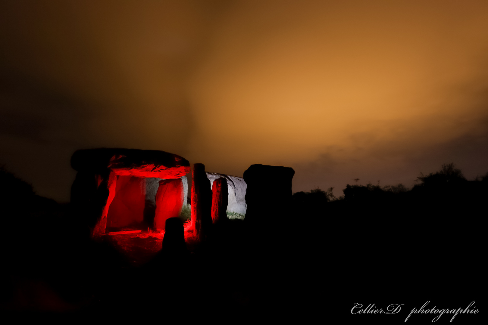 Dolmen de la grotte à Cournols puy de dôme 