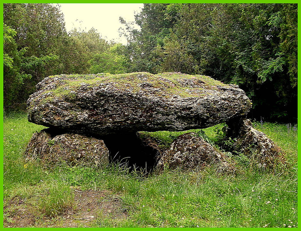 DOLMEN DE LA " PIERRE TOURNANTE "