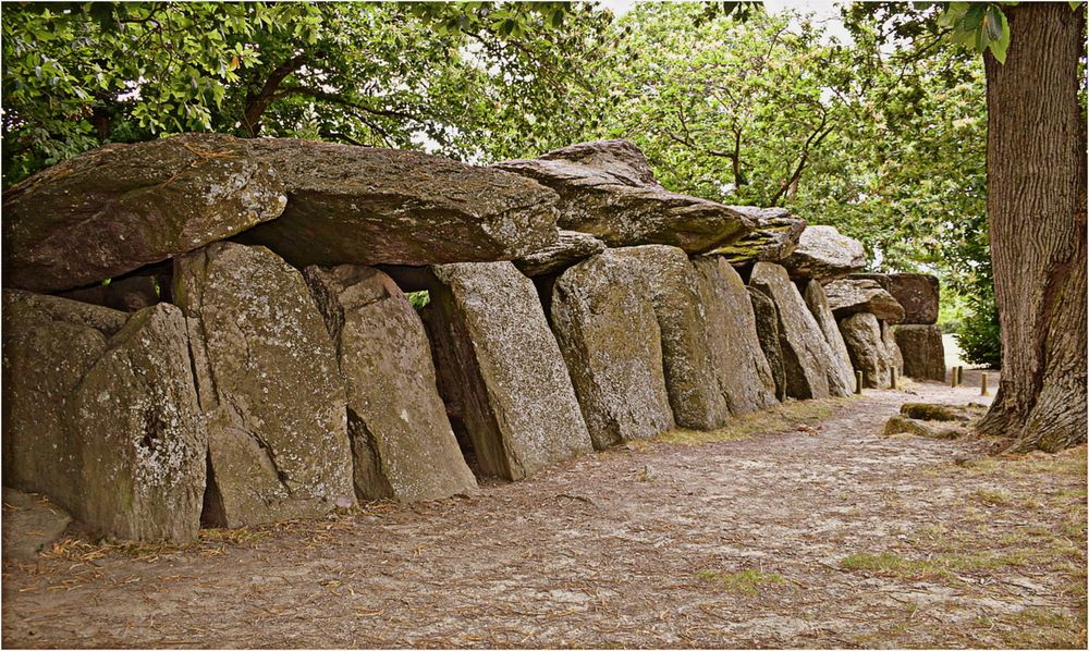 dolmen-de-la-roche-aux-fées
