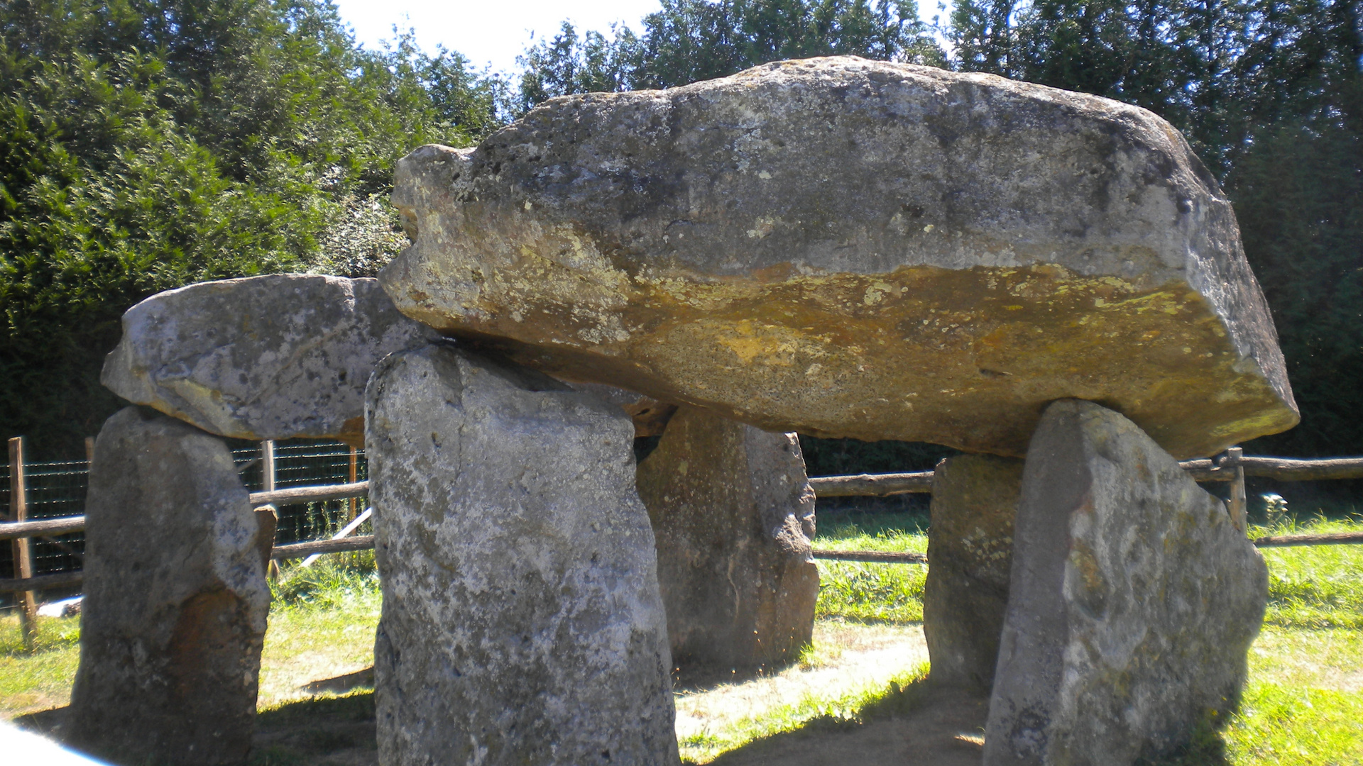 DOLMEN EN MAYENNE