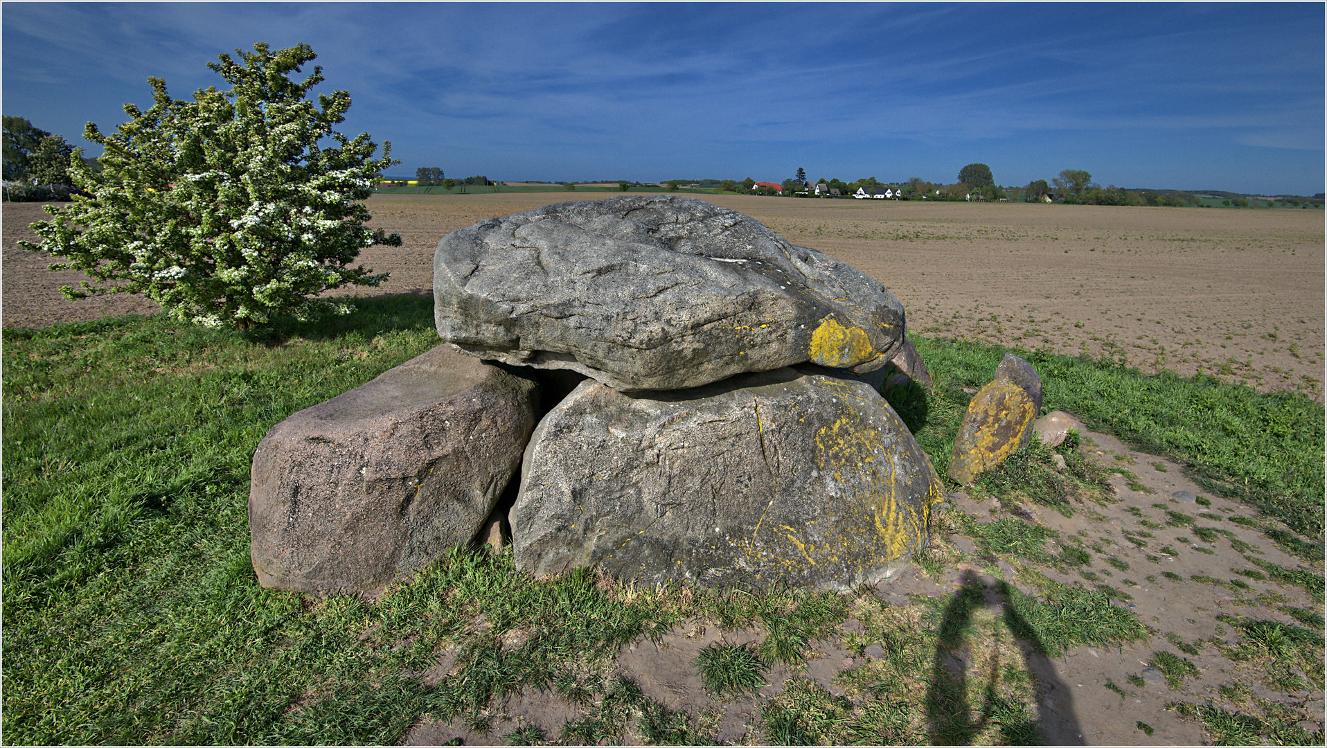 Dolmen im Abendlicht Foto & Bild grab, steine, weitwinkel Bilder auf