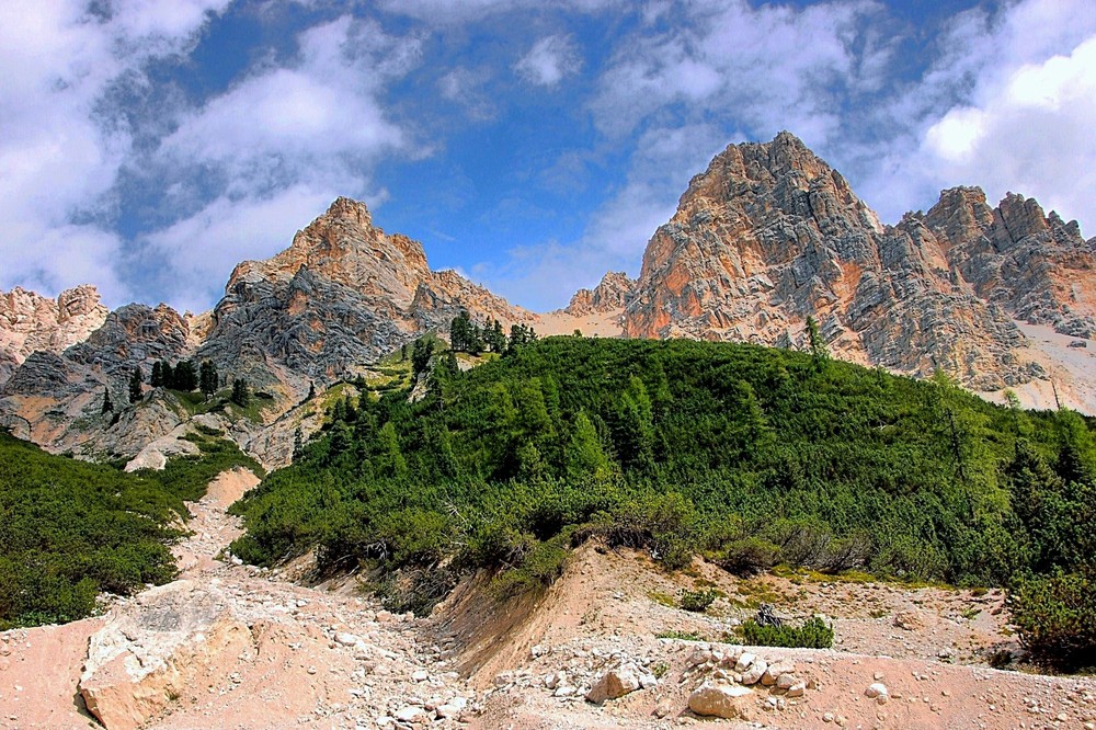 dolomiten am weg zur ücia lavarella