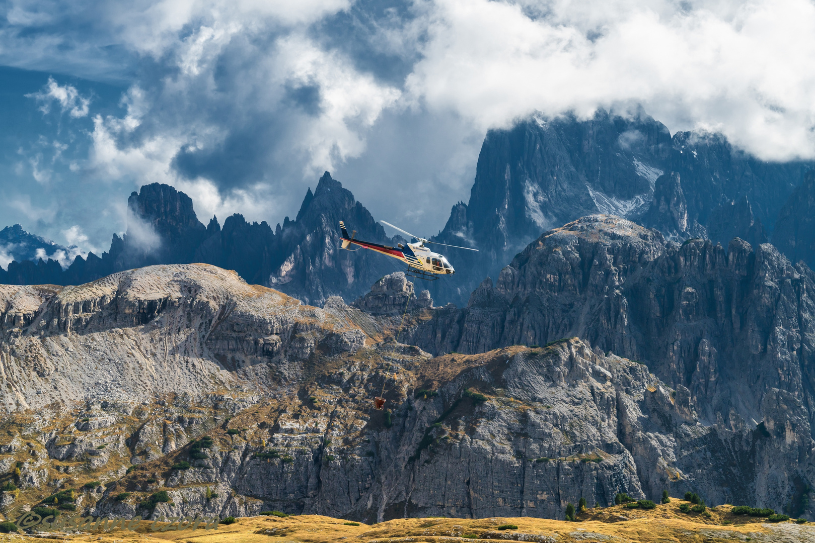 Dolomiten - Beton kommt geflogen