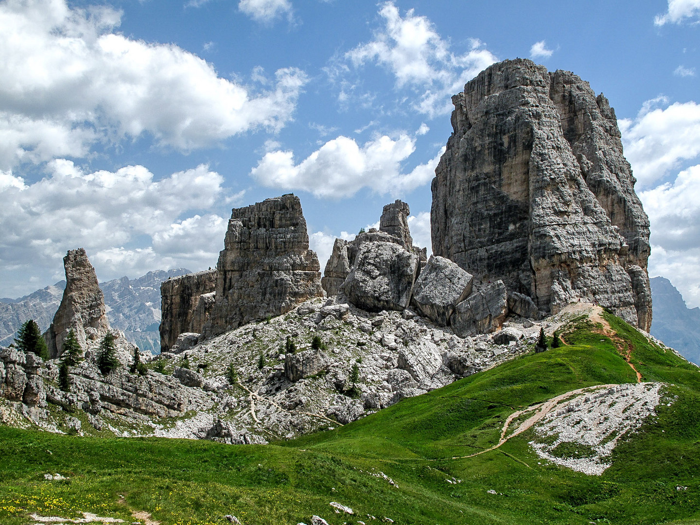 Dolomiten Cinque Torri oberhalb Cortina