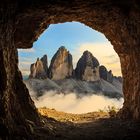 Dolomiten: Drei Zinnen im  Abendlicht aus einer Höhle aus dem 1-ten Weltkrieg